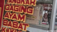 Pendapatan para pedagang di lokasi binaan ini pun berkurang drastis.