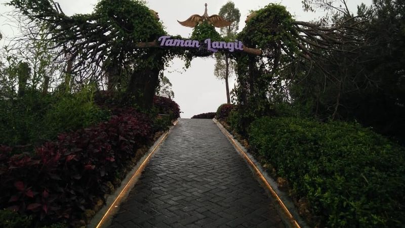 Foto Taman Langit Instagenik Di Kota Batu