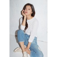 Di 2016, Lee Sun Bin pernah menjadi bintang tamu Running Man. Di acara tersebut, Sun Bin dan Kwang Soo pertama kali bertemu. Ketika itu, pemain serial Missing 9 tersebut sempat mengatakan Caranya (Kwang Soo) bertengkar membuatku berpikir bahwa kami cocok, kata Sun Bin. Foto: Instagram @sunbin_eyesmag