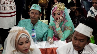 Ratusan Pasangan Ikuti Nikah Massal Jelang Tahun Baru