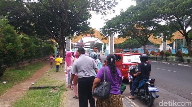 Wisatawan Mulai Padati TMII Jelang Malam Tahun Baru