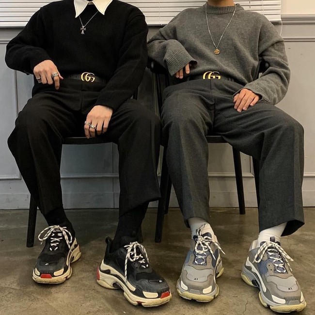 Sneakers Balenciaga juga menjadi incaran sepanjang setahun terakhir. Balenciaga Triple S yang dirancang oleh Demna Gvasalia hadir dengan model chunky yang tebal dalam nuansa futuristik. (Foto: Instagram/@balenciagaworld)
