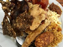 Nagih! 5 Sego Meduro yang Terkenal Paling Nampol di Surabaya