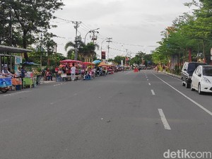 Pantai Losari Mulai Dipadati Warga untuk Rayakan Tahun Baru