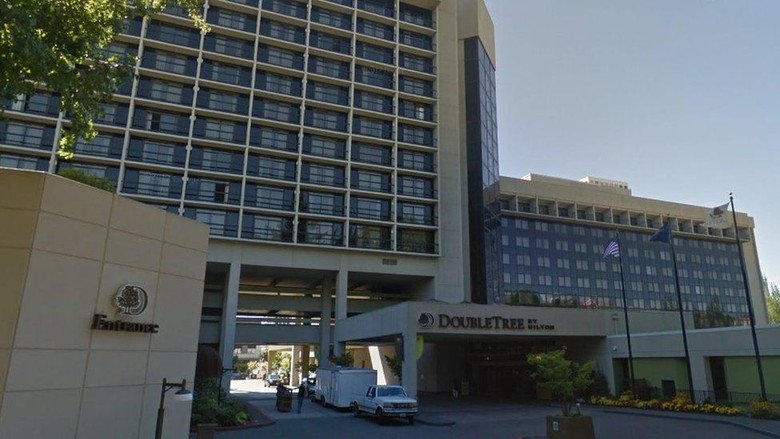 Mengusir Tamu Kulit Hitam, 2 Staf Hotel DoubleTree Portland Dipecat Mengusir Tamu Kulit Hitam, 2 Staf Hotel DoubleTree Portland Dipecat