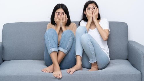 Ilustrasi Nonton Film Horor