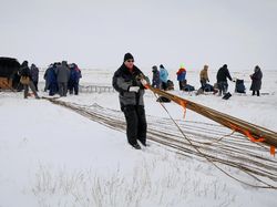 Pendaratan Dramatis 3 Astronot dari Antariksa ke Padang Salju