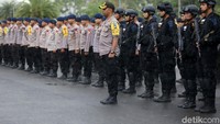 Polda Metro Jaya mengerahkan 20 ribu personel untuk mengamankan malam pergantian tahun.