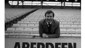 Seorang netizen mengunggah foto saat Fergie masih menukangi klub asal Skotlandia, Aberdeen. Foto: istimewa