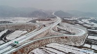 Luasnya wilayah China membuat pembangunan infrastruktur terus digenjot hingga ke wilayah pegunungan sekalipun. Istimewa/Xinhuanet.