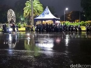 Maaf, Akses Jalan Menuju Balai Kota Jakarta Ditutup!