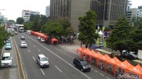 Tampams sejumlah stand atau booth sepanjang jalan MH Thamrin di depan hotel Sari Pan Pacific (Foto: Lisye Sri Rahayu/detikcom)