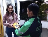 Cerita Ketinggalan Barang, Kirim Kado Ultah Hingga Kirim Donasi