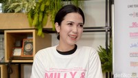Namun saat ditanya soal rencana di tahun baru ini, Dinda memilih tidur di rumah saja. Pool/Noel/detikFoto.