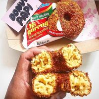 Donat Mie Goreng Instan, Hybrid Donat dan Mie Instan yang Curi Perhatian di Tahun 2018