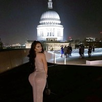 Wanita yang ingin dijuluki sebagai selebriti Irlandia tersebut mengatakan ingin penampilannya selalu muda dan tidak terlihat seperti ibu-ibu. Aku tidak ingin terlihat seperti ibu-ibu. Aku tidak ingin seperti aku sudah punya anak, kata ibu tiga anak itu. Foto: dok. Instagram (@avavanroseofficial_)