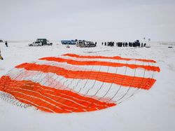 Pendaratan Dramatis 3 Astronot dari Antariksa ke Padang Salju