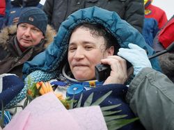 Pendaratan Dramatis 3 Astronot dari Antariksa ke Padang Salju