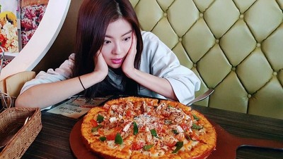 Lee Sun Bin, Pacar Baru Lee Kwang Soo yang Doyan Pizza dan Tteokbokki