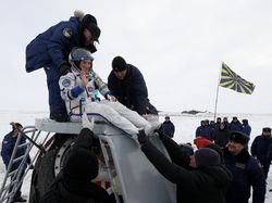 Pendaratan Dramatis 3 Astronot dari Antariksa ke Padang Salju