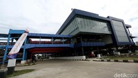 Memiliki gaya dan konsep bangunan yang sangat minimalis dengan sistem pencahayaan dari berbagai sisi bangunan yang hampir dipenuhi kaca.