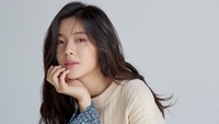 Dan baru-baru ini ia kembali jadi sorotan usai kisah cintanya terungkap bersama Lee Kwang Soo. Dok. Instagram/sunbin_eyesmag