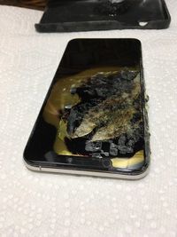Tampilan iPhone XS Max setelah meledak.