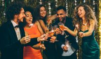 Begini Awal Mula Tradisi 'Cheers' Champagne Saat Pesta Tahun Baru 