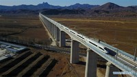 Kereta ini menawarkan pemandangan pedesaan dengan melintasi sebuah bukit kecil. Panjang jalurnya mencapai 1.250 km dari Beijing menuju Harbin. Foto: Dok. Xinhuanet