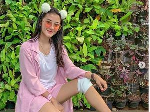 Si Cantik Ghea Youbi Bangga Wajahnya Nempel di Buntut Truk