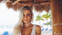 Dalam Instagramnya, Hannah banyak memposting dirinya berbikini di banyak pantai cantik. (hannahpolites/Instagram)