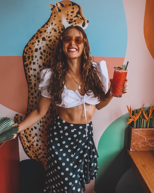 Seiring bertambah usia, Rozanna belajar untuk menerima segala bentuk kekurangan dalam tubuhnya, terutama stretch marks. Wanita 28 tahun itu bahkan tak ingin menghilangkan stretch marks dan selulitnya. Foto: Dok. Instagram/Rozanna Purcell