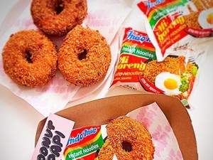 Donat Mie Goreng Instan, Hybrid Donat dan Mie Instan yang Curi Perhatian di Tahun 2018
