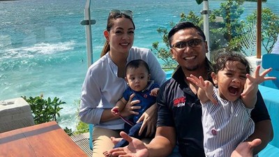 Mengintip Keseruan Liburan Keluarga Reisa Brotoasmoro di Bali
