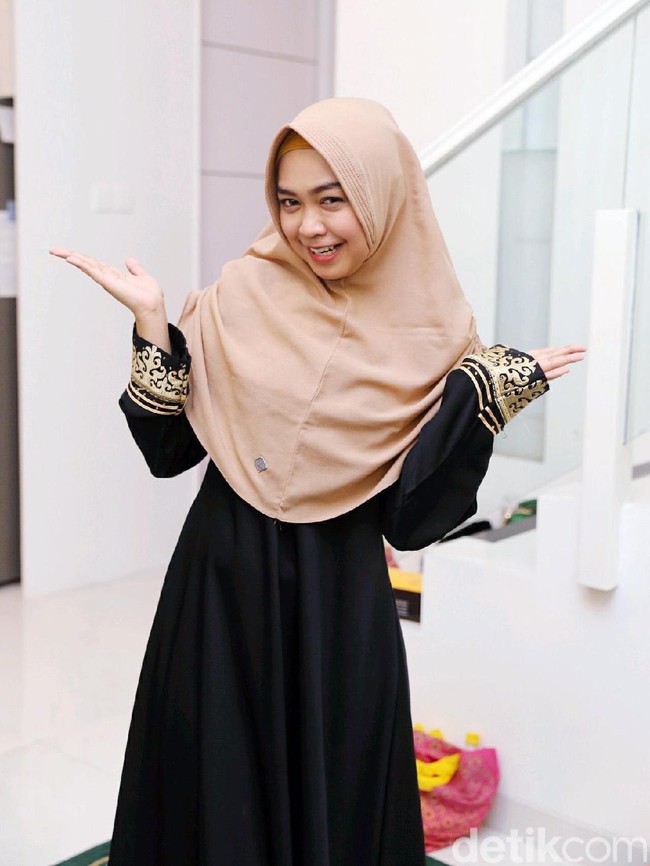 Baru-baru ini Ria Ricis bikin heboh karena mengumumkan pamit dari YouTube. Kejenuhan diungkapkannya jadi salah satu penyebab. Namun selang dua hari, ia menyatakan tidak akan mundur jadi YouTuber karena permintaan para penggemar. Foto: Ismail/detikFoto