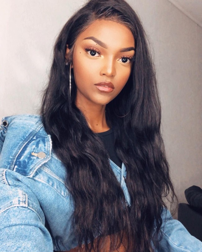 Meski sempat kaget, Dorcas Kasinde tidak mengalami cedera. Apalagi terungkap jika rambut itu hanyalah wig. Di Instagram, ia memang terlihat kerap berganti-ganti gaya rambut, mulai dari lurus, ikal hingga keriting Afro. Foto: Instagram @dorcas_dienda