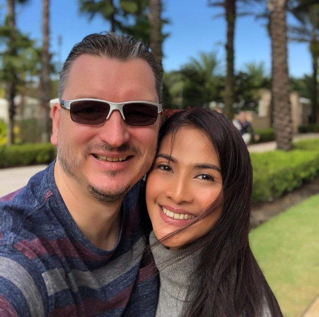 Maudy Koesnaedi pernah berpacaran dengan Gilang Ramadan selama lima tahun. Namun hubungan mereka tak berhasil sampai ke jenjang pernikahan. Gilang pun telah menambatkan hatinya kepada Shahnaz Haque dan dikaruniai tiga anak perempuan. Begitu juga Maudy yang kini menjadi istri Erick Mejer dan telah dikaruniai seorang putra. Foto: Instagram @maudykoesnaedi