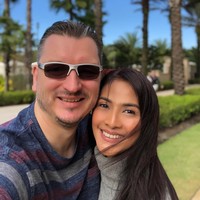 Maudy Koesnaedi pernah berpacaran dengan Gilang Ramadan selama lima tahun. Namun hubungan mereka tak berhasil sampai ke jenjang pernikahan. Gilang pun telah menambatkan hatinya kepada Shahnaz Haque dan dikaruniai tiga anak perempuan. Begitu juga Maudy yang kini menjadi istri Erick Mejer dan telah dikaruniai seorang putra. Foto: Instagram @maudykoesnaedi