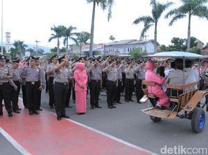Puluhan Pensiunan Polres Bandung Dilepas Naik Delman
