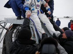 Pendaratan Dramatis 3 Astronot dari Antariksa ke Padang Salju