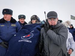 Pendaratan Dramatis 3 Astronot dari Antariksa ke Padang Salju