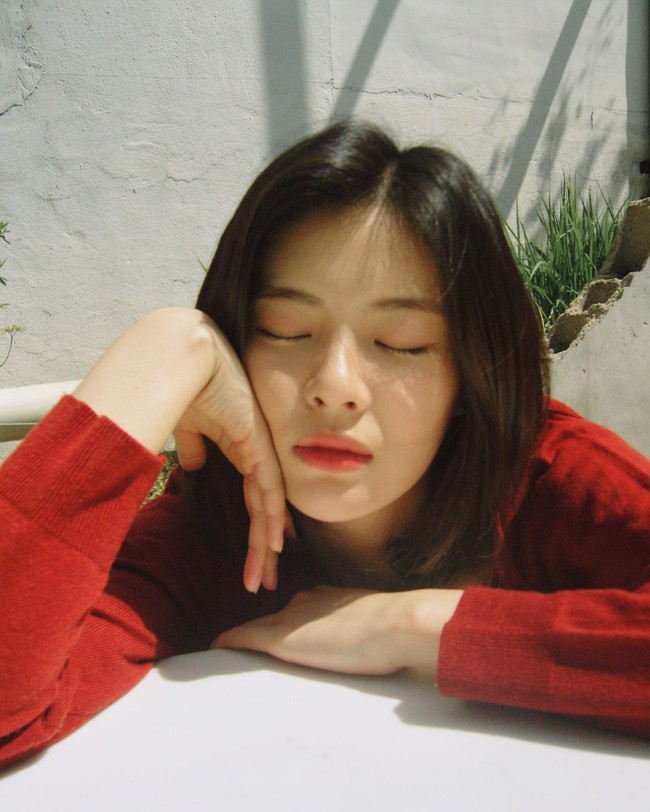 Kwang Soo pun membalasnya dengan pernyataan yang bisa terjadi di masa depan. Aku telah memutuskan untuk berpacaran dengan Lee Sun Bin. Kamu akan mengumumkan pernikahan kami minggu depan, ungkap pemain serial Descendants of The Sun tersebut. Foto: Instagram @sunbin_eyesmag