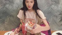 Managemen Lee Kwang Soo, King Kong by Starsip akhirnya mengaku sudah menjalin asmara dengan aktris cantik Lee Sun Bin. Mereka sudah berpacaran selama lima bulan. Foto: Instagram sunbin_eyesmag