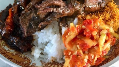 Akhiri Tahun 2018 dengan Sarapan Nasi Madura Berlauk Komplet Ini