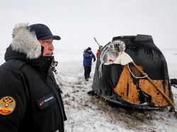 Pendaratan Dramatis 3 Astronot dari Antariksa ke Padang Salju