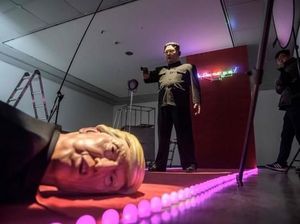Karya Seni Ini Bikin Kaget, Kim Jong Un Menembak Donald Trump
