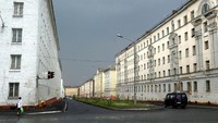 Lokasinya ada di 400 km dalam lingkaran Arktik/Kutub Utara. Oleh karenanya, Kota Norilsk sering berada di kegelapan musim dingin dengan rata-rata suhu -10 derajat celcius (Getty Images)