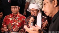 Sebelumnya, Kepala Biro Pendidikan dan Mental Spiritual DKI Hendra Hidayat mengatakan sejauh ini sudah ada 557 pasangan calon pengantin yang telah mendaftar untuk ikut acara nikah massal di car free night. Angka ini lebih tinggi dari jumlah tahun lalu, sebanyak 434 pasangan. 