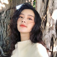 Lee Kwang Soo, aktor Korea yang juga dikenal sebagai pemain variety Show Running Man dikonfirmasi tengah berpacaran. Adalah aktris cantik Lee Sun Bin yang dikabarkan menjadi kekasih pria 33 tahun itu. Mereka dilaporkan telah berhubungan lima bulan terakhir. Foto: Instagram @sunbin_eyesmag