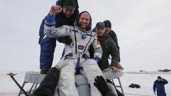 Lalu Alexander Gerst mendapat giliran berikutnya. Foto: Reuters